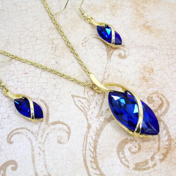 Blue large crystal marquise pendant necklace and earrings set on rope chain - Picture 2 of 7